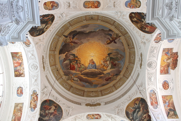 Kuppelfresko mit der Rosenkranzkönigin von Franz Geyling, 1836.
